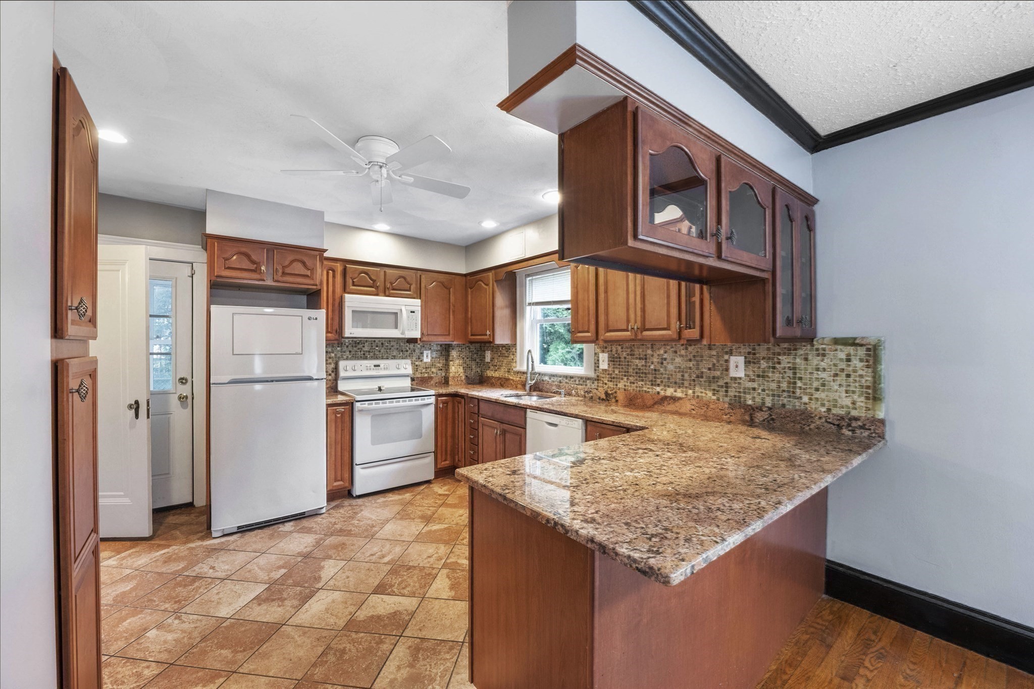 589 Sunderland Rd, Worcester, MA 01604 - Image 19