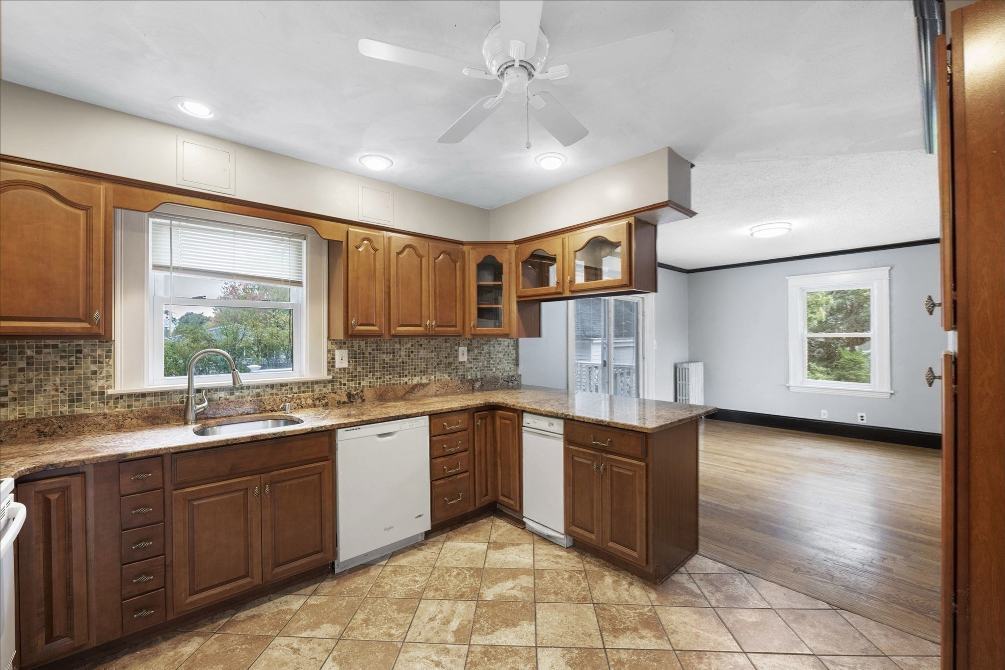 589 Sunderland Rd, Worcester, MA 01604 - Image 20