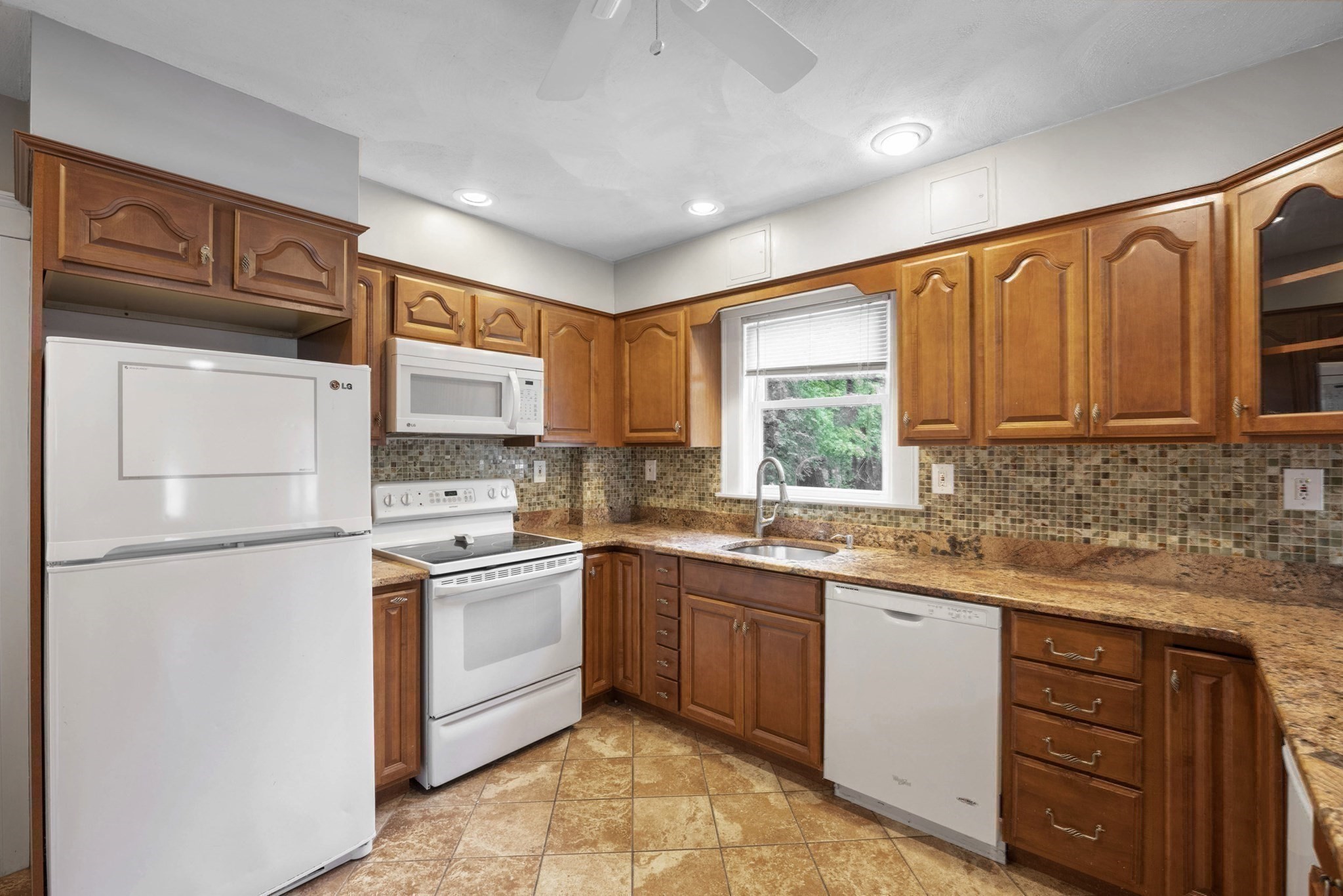 589 Sunderland Rd, Worcester, MA 01604 - Image 21