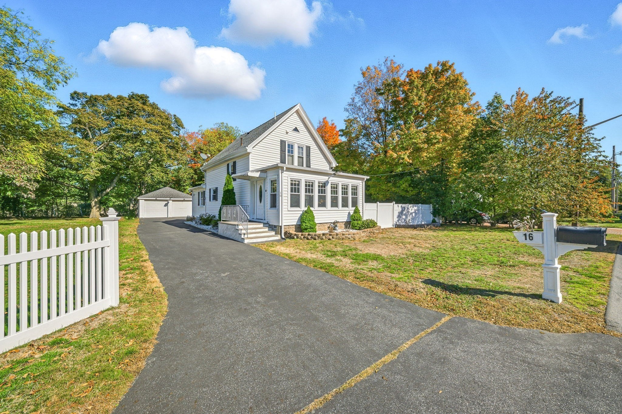 16 Munroe Street, Lynnfield, MA 01940