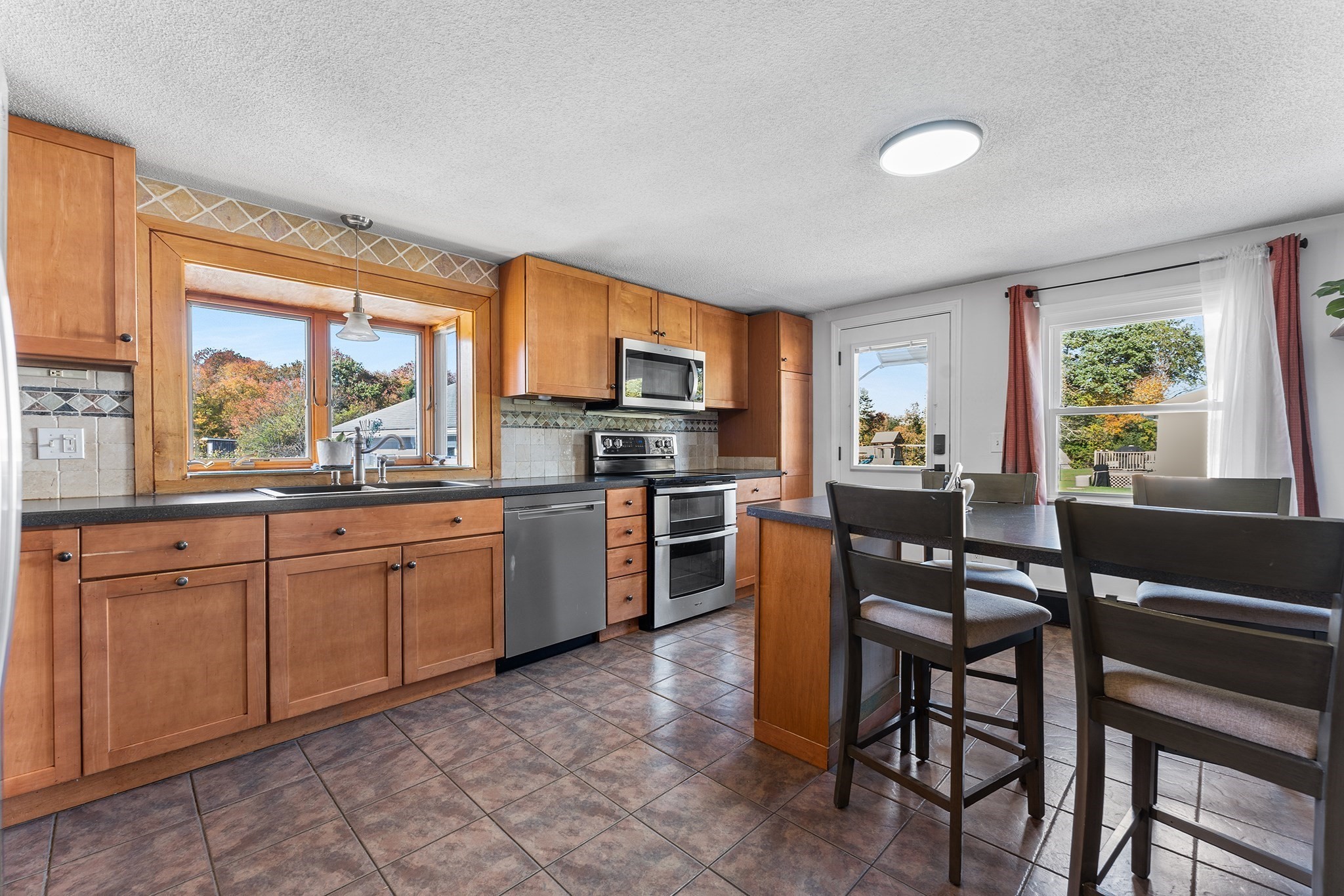 850 Hortonville Rd, Swansea, MA 02777 - Image 4