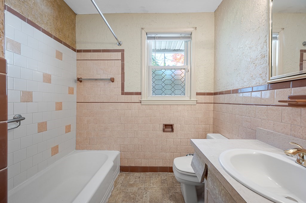 4 Harold St, Worcester, MA 01604 - Image 17