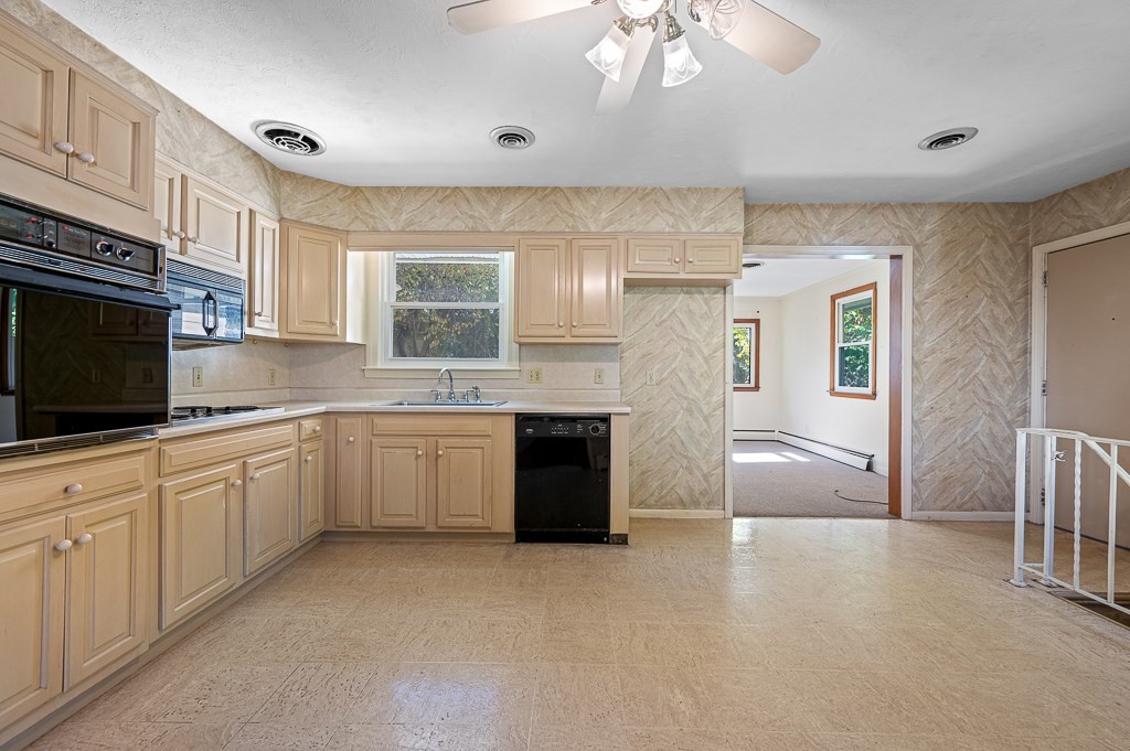 4 Harold St, Worcester, MA 01604 - Image 4