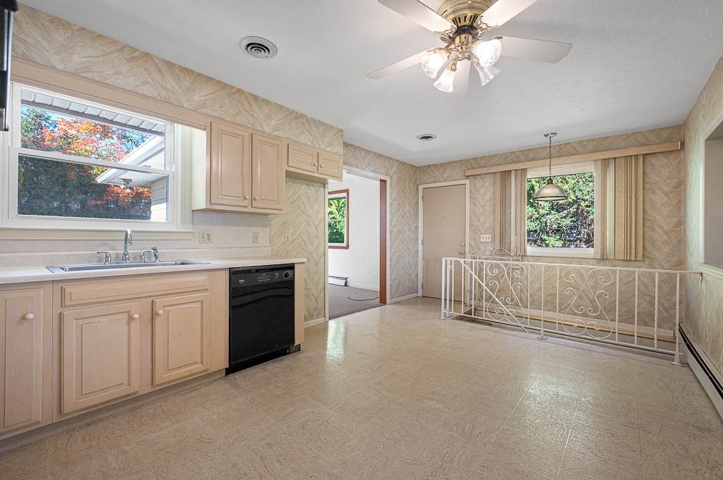 4 Harold St, Worcester, MA 01604 - Image 6