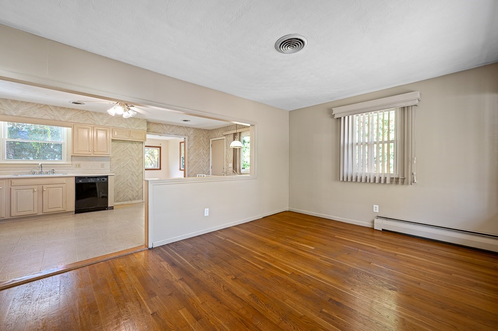 4 Harold St, Worcester, MA 01604 - Image 7