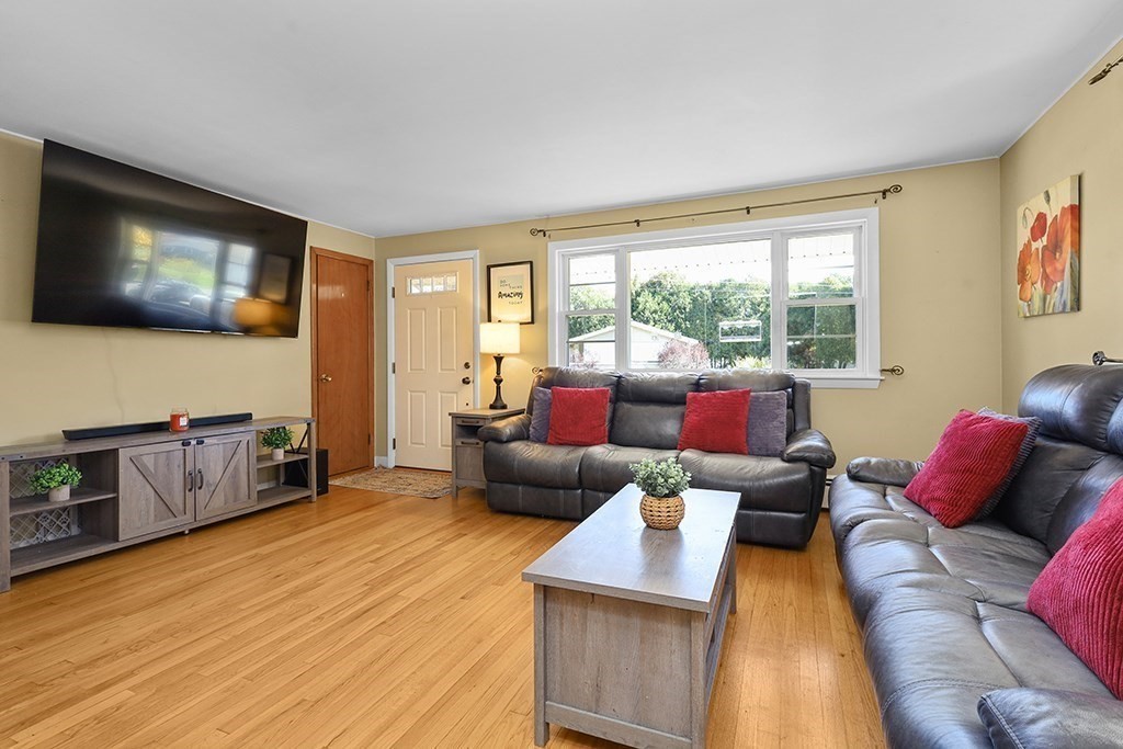 29 Squire Ln, Bellingham, MA 02019 - Image 10