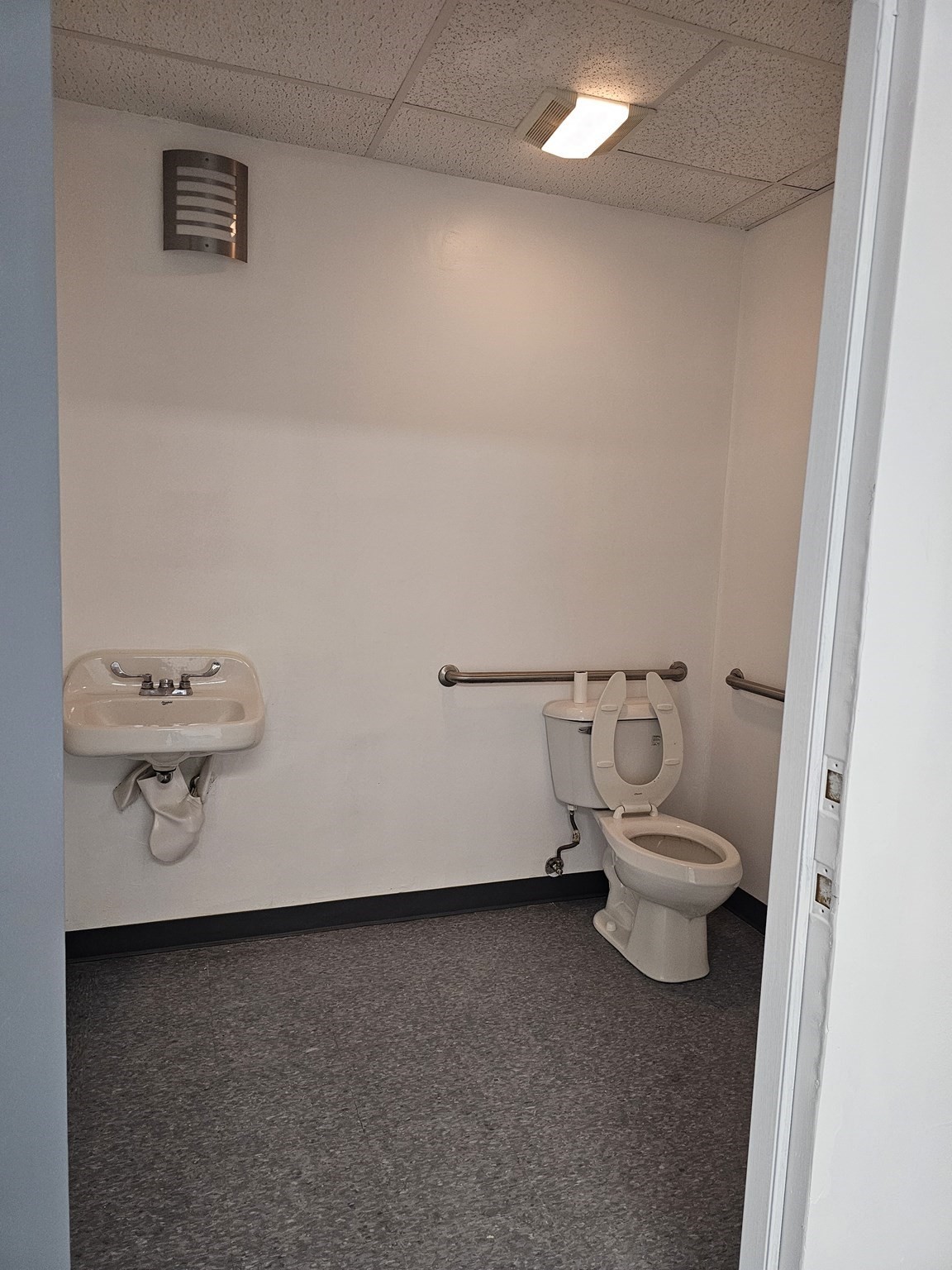 115 Chelmsford, Lowell, MA 01851 - Image 5