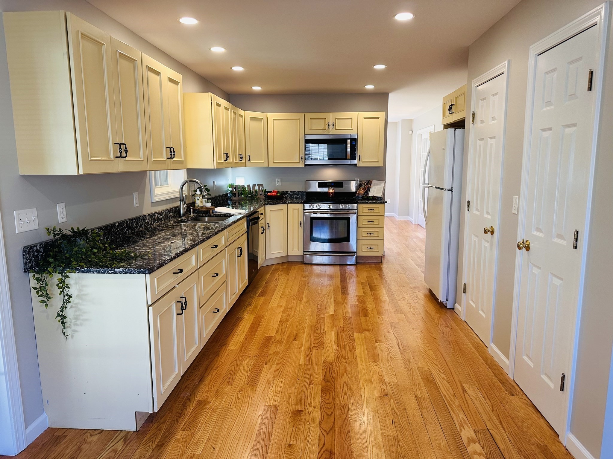 16 Rita Ln, Belchertown, MA 01007 - Image 4
