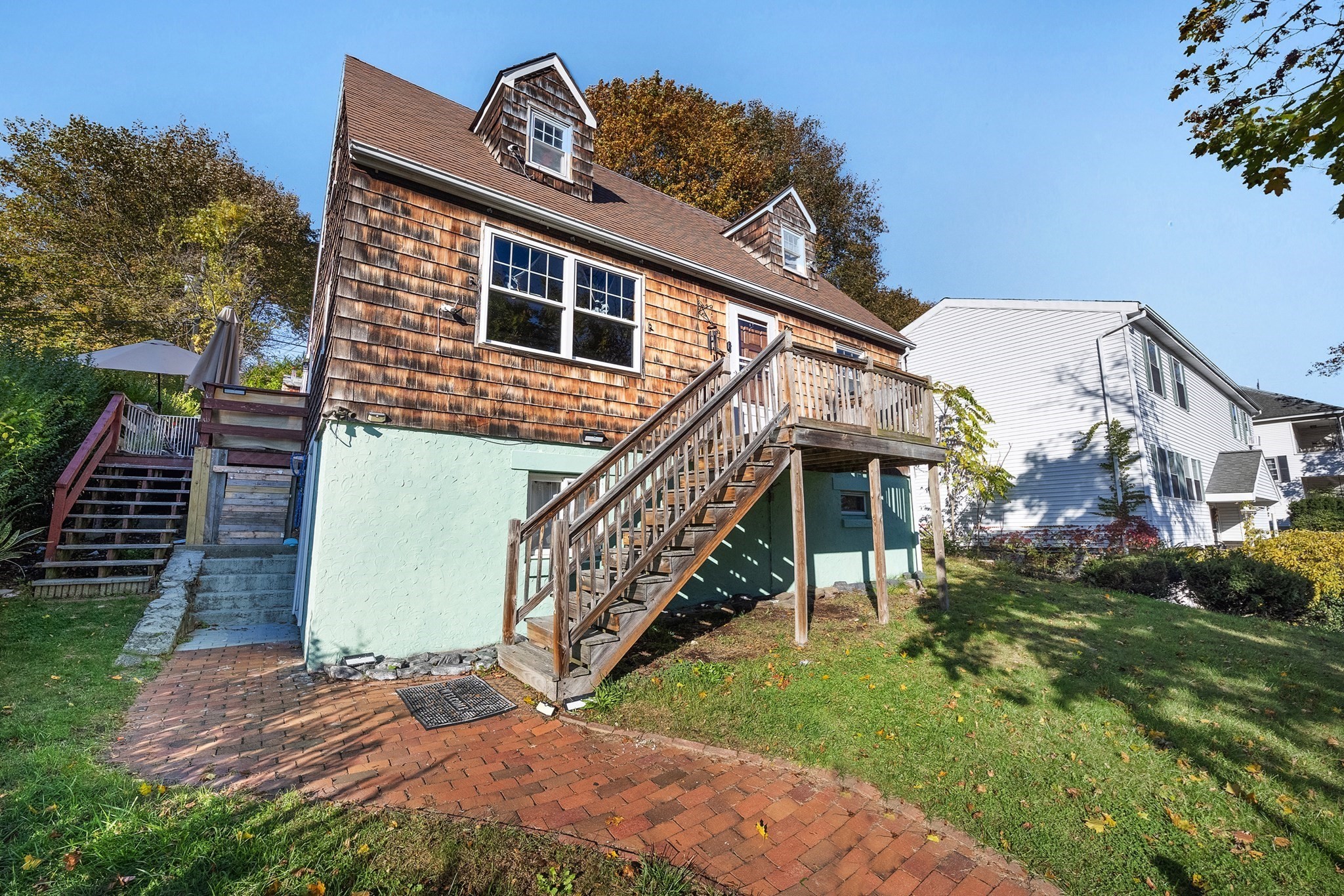 10 Ellsmere St, Worcester, MA 01604