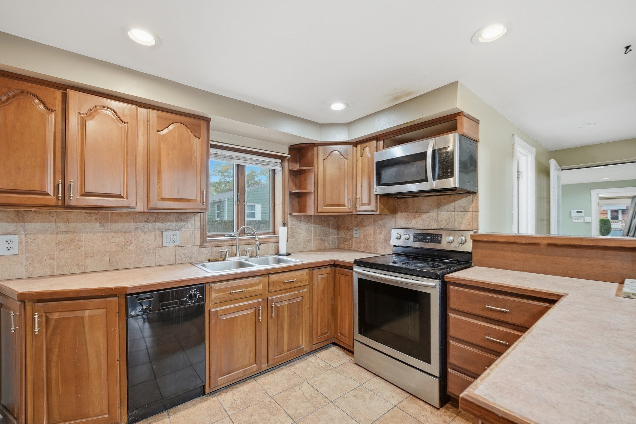 63 Peer St, Springfield, MA 01109 - Image 8