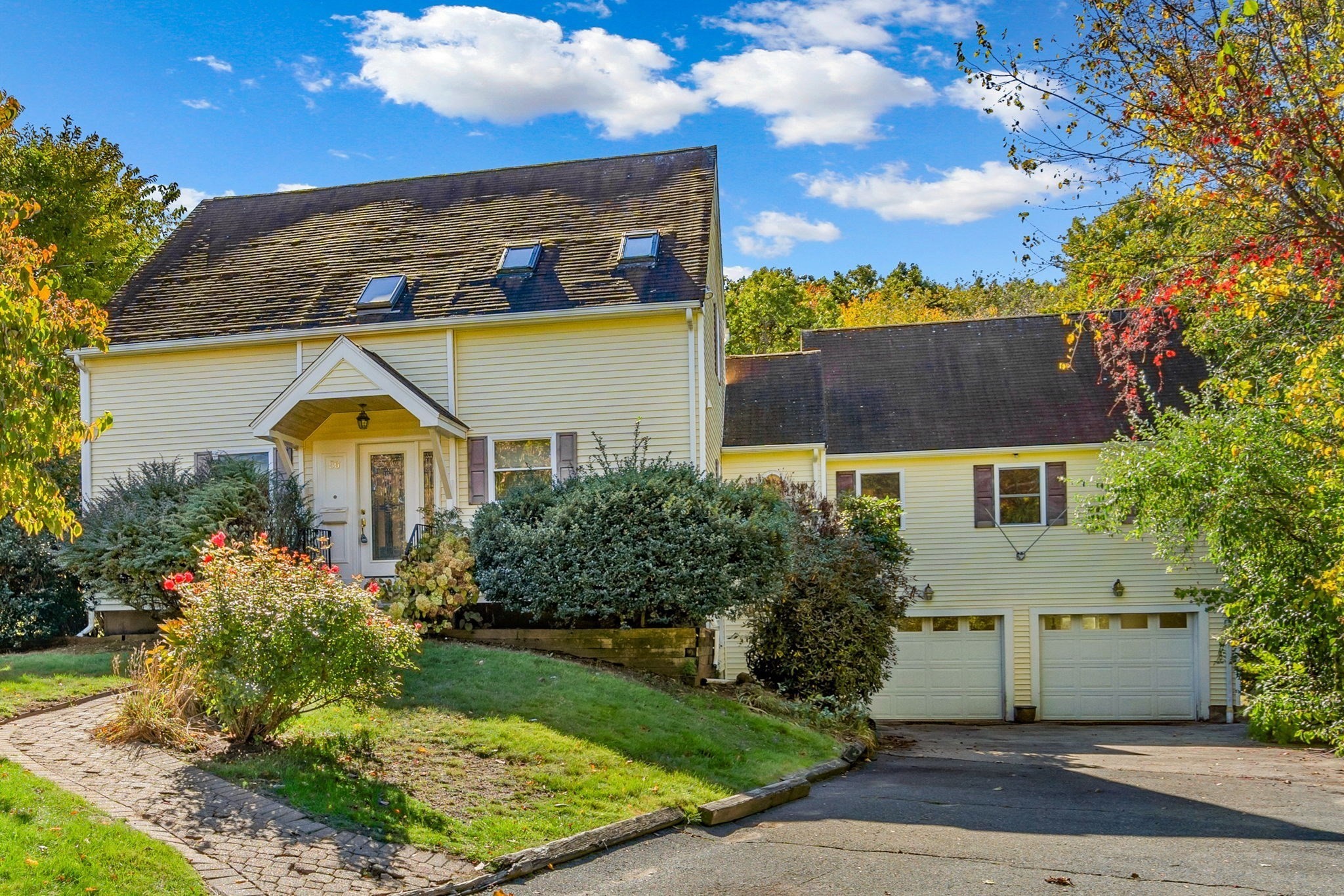 56 Country Ln, Marlborough, MA 01752