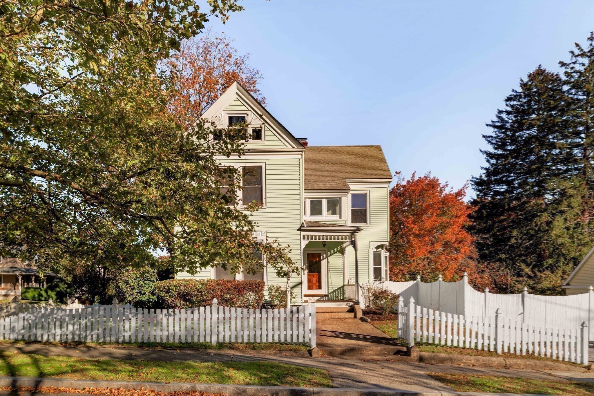 37 Monatiquot Ave, Braintree, MA 02184