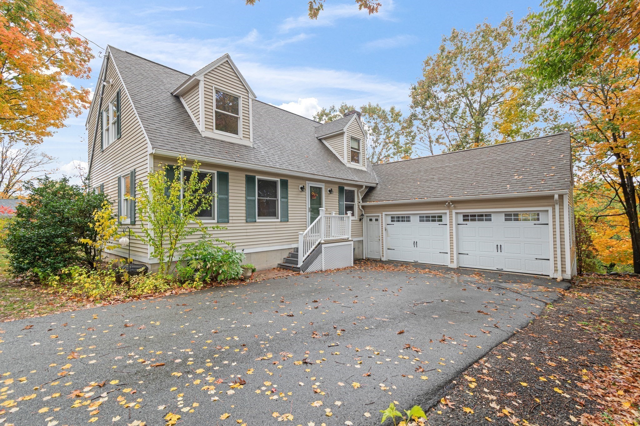 7 John St, Southborough, MA 01772