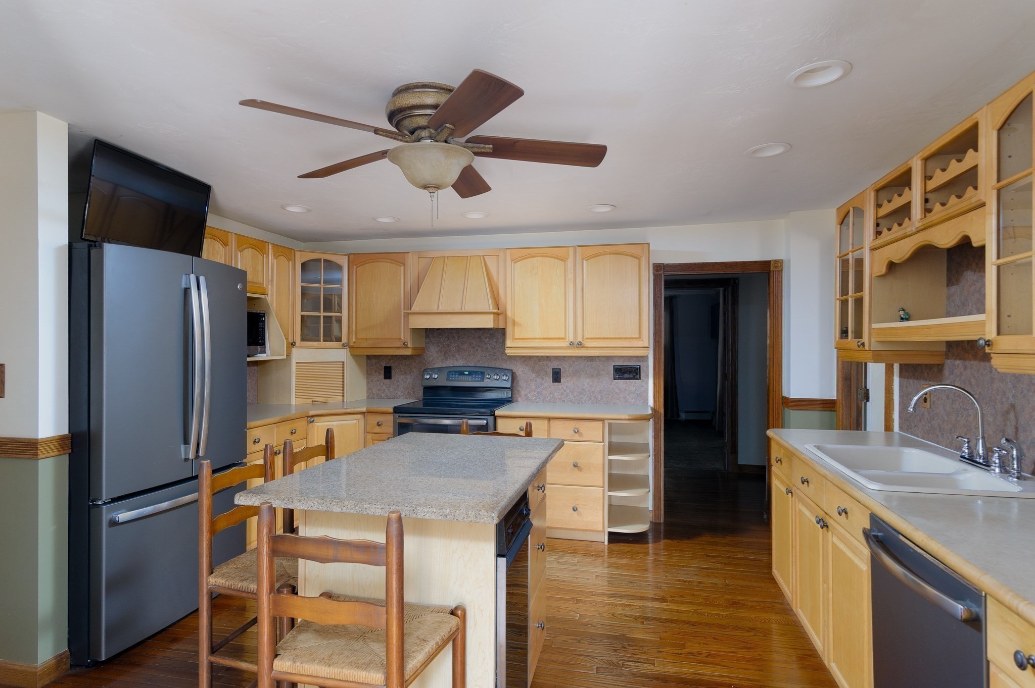 8 Elm St, North Brookfield, MA 01535 - Image 7