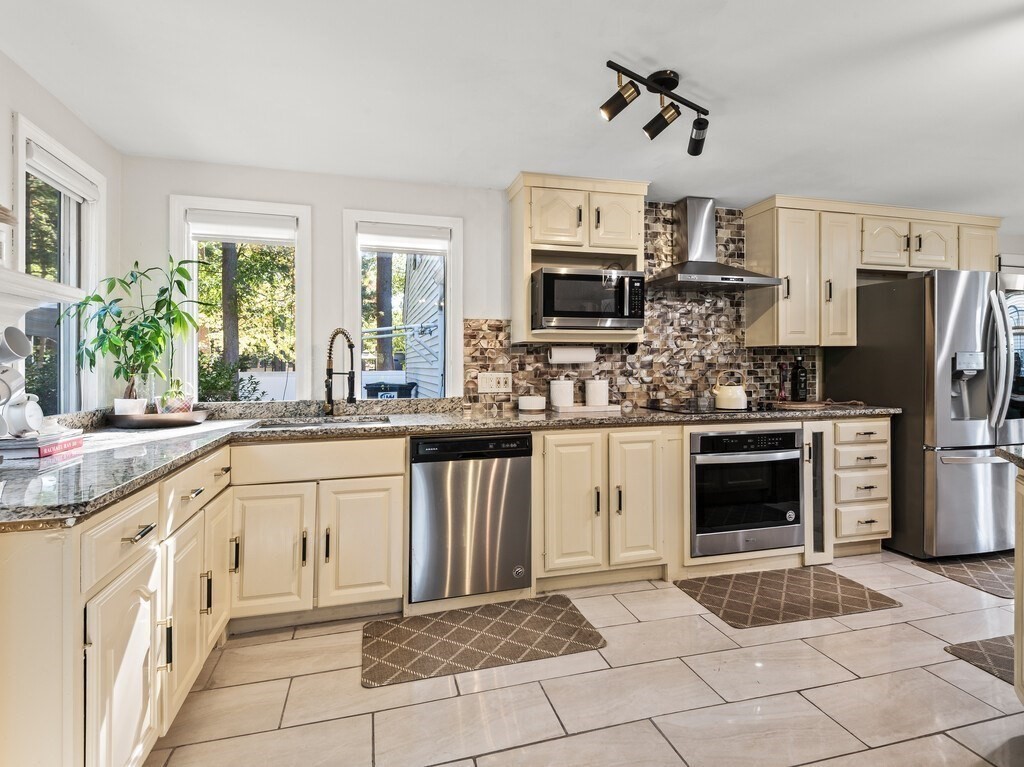 73 Sherwood Ln, Raynham, MA 02767 - Image 7