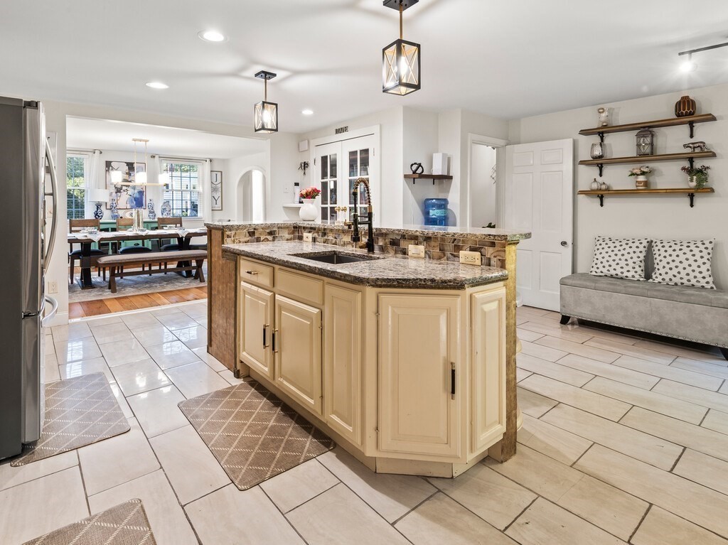 73 Sherwood Ln, Raynham, MA 02767 - Image 8