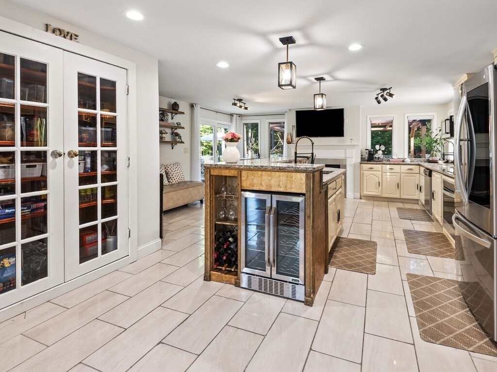 73 Sherwood Ln, Raynham, MA 02767 - Image 9