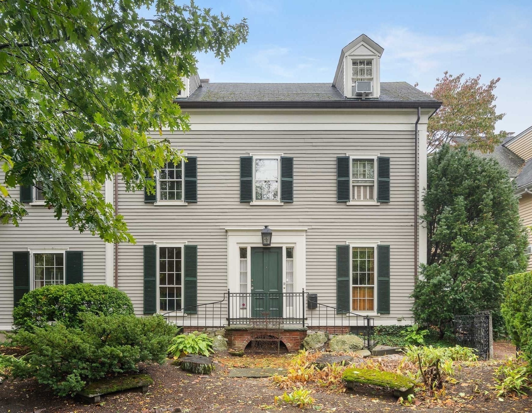 12 Ash Street Place, Cambridge, MA 02138