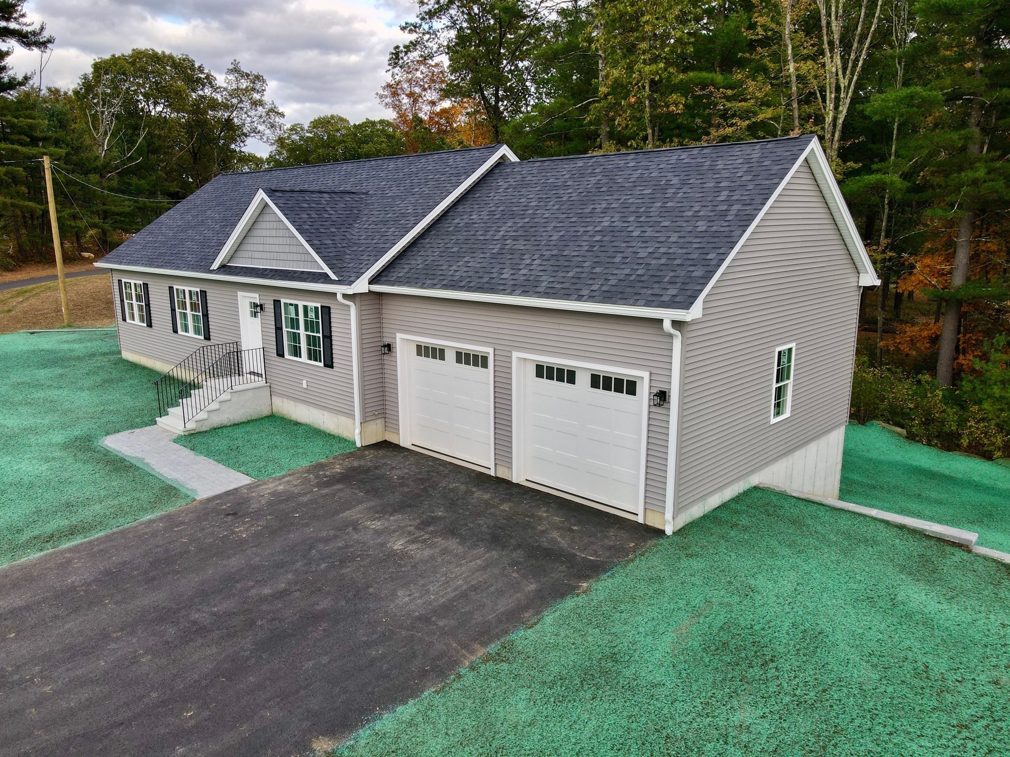 8 Foster Rd, West Brookfield, MA 01585