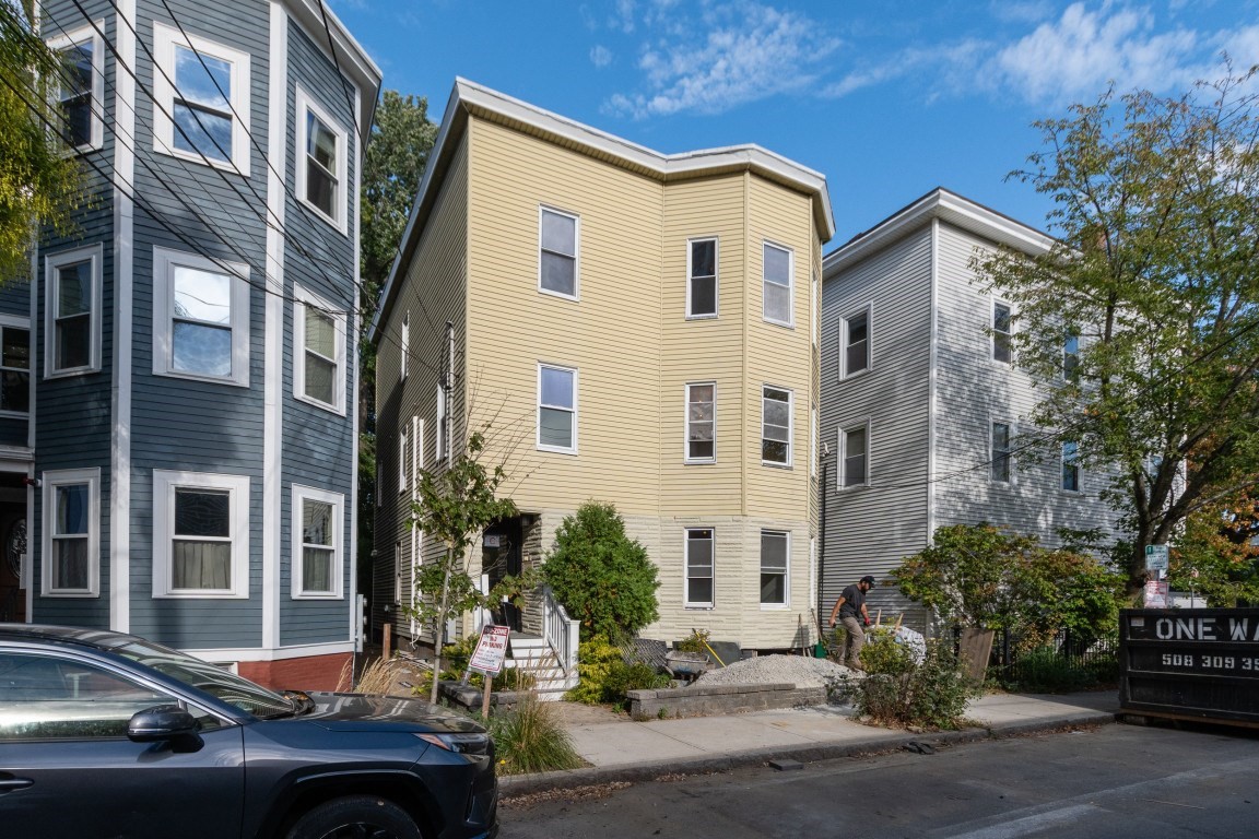 131 Erie St Unit 1, Cambridge, MA 02139