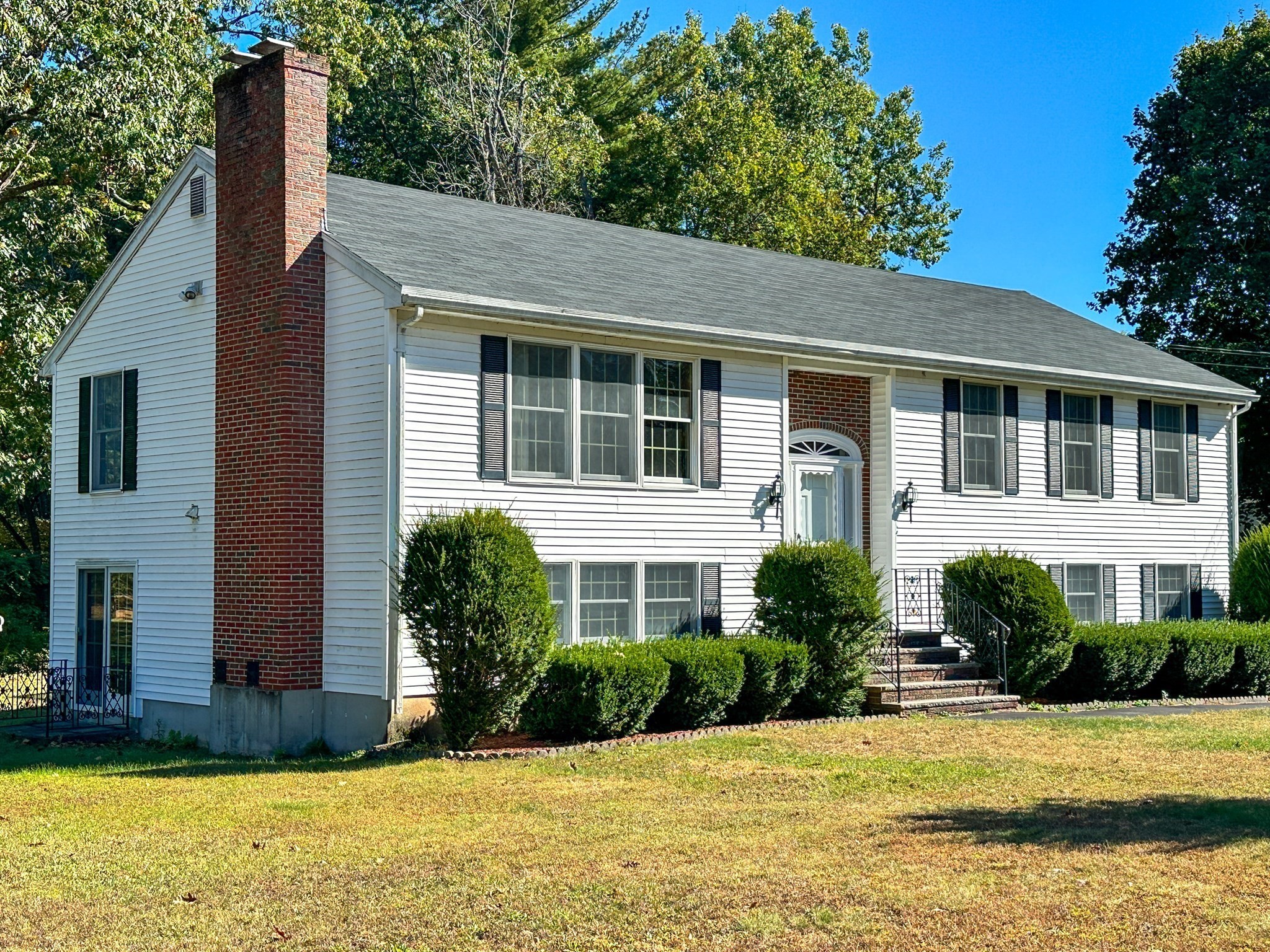 31 Varnum Ave, Dracut, MA 01826