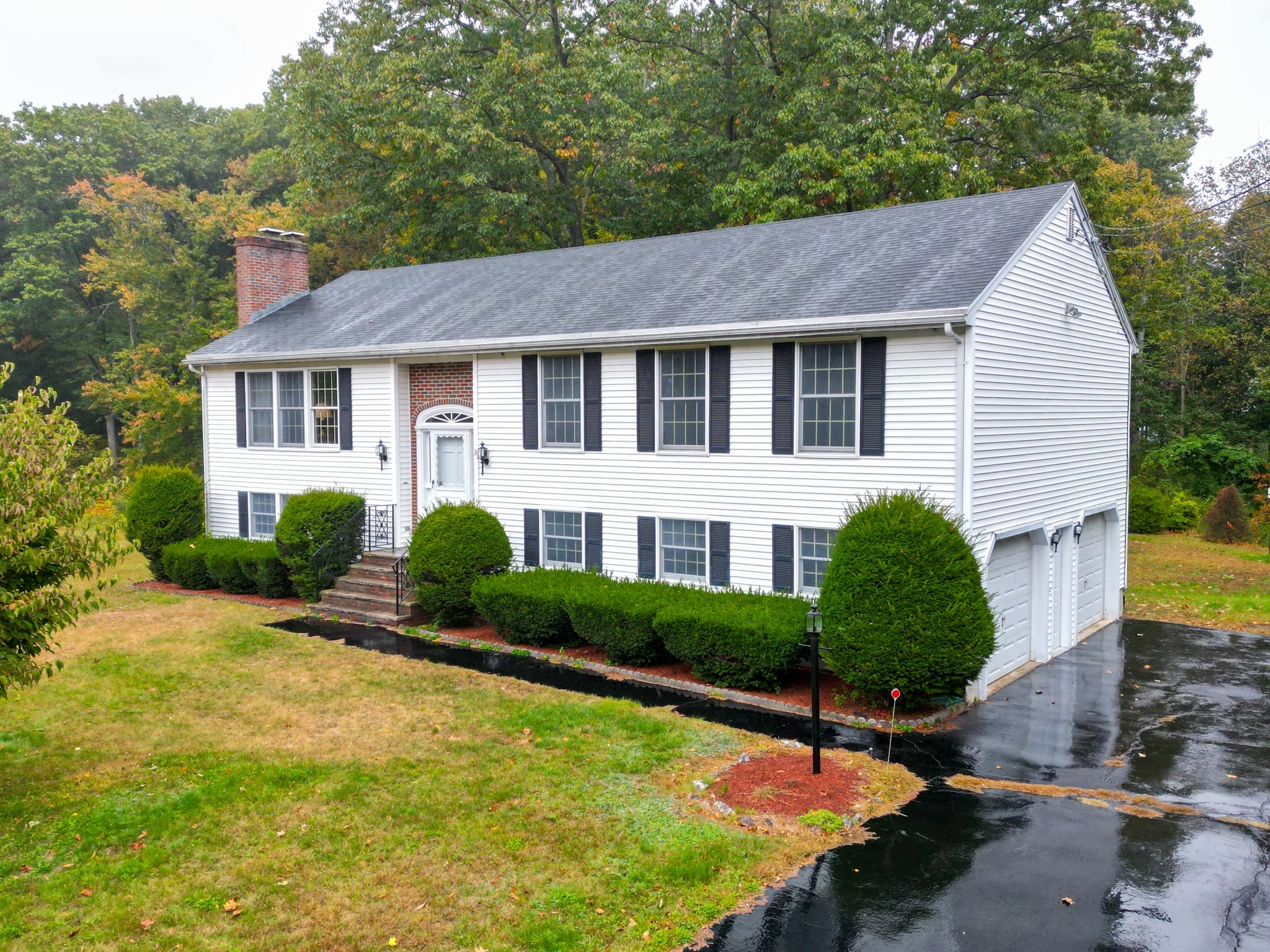 31 Varnum Ave, Dracut, MA 01826