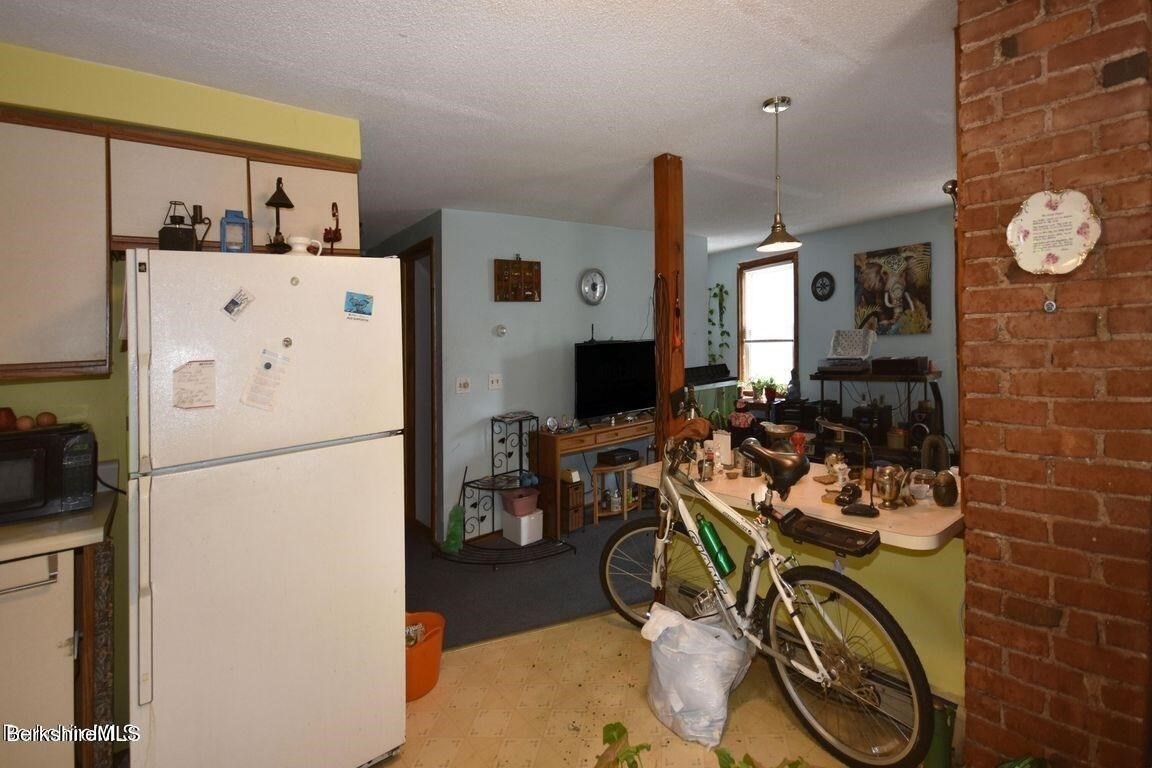 39 Circular Ave, Pittsfield, MA 01201 - Image 12