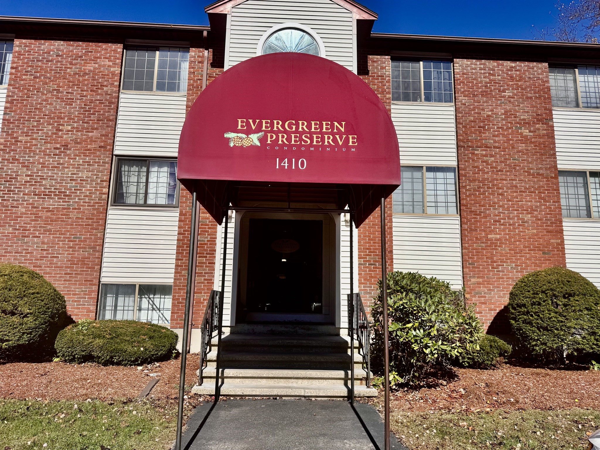 1410 Skyline Dr Unit 9, Lowell, MA 01854