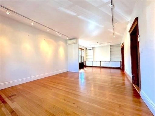 12 Lawrence Rd, Apt 1