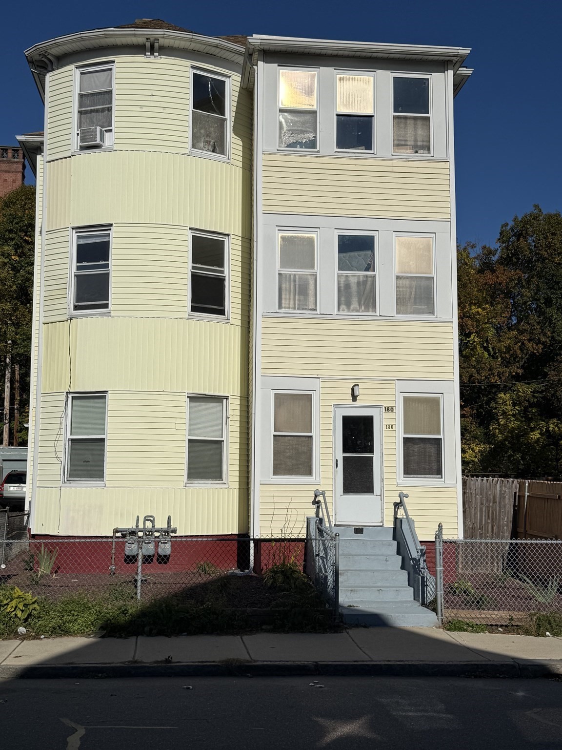 180 Canterbury St, Worcester, MA 01603