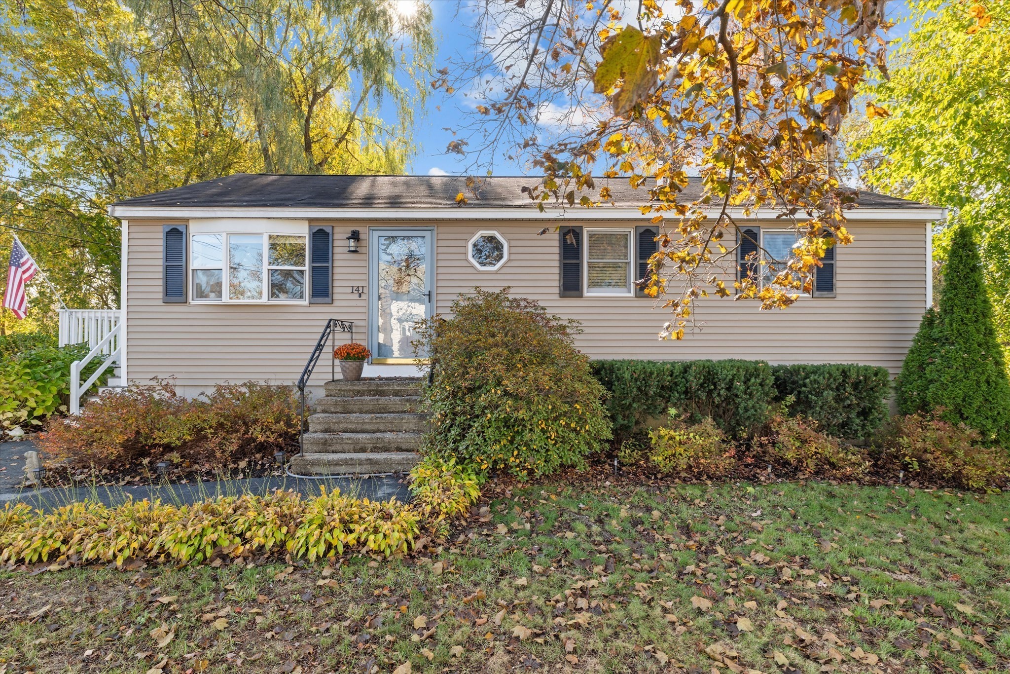 141 Commonwealth Ave, Lowell, MA 01852