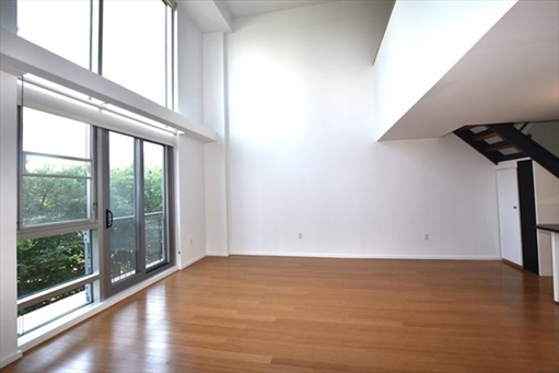 1 Earhart St, Apt 320