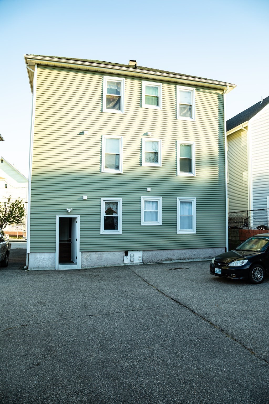 31 Garfield St, Central Falls, RI 02863 - Image 2