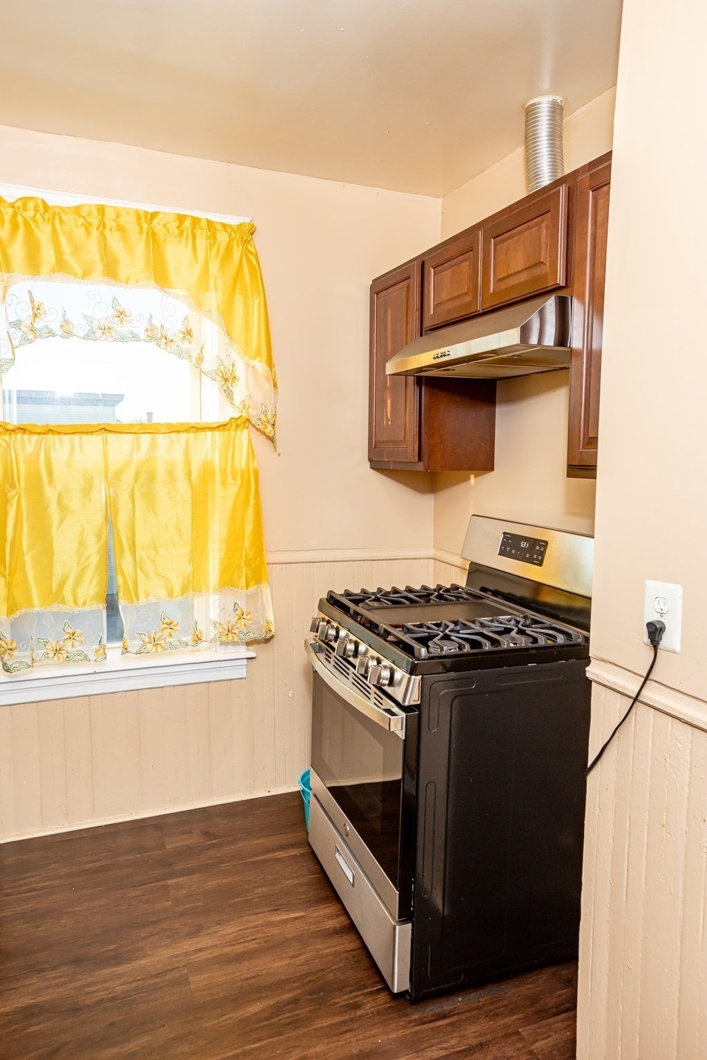 31 Garfield St, Central Falls, RI 02863 - Image 9