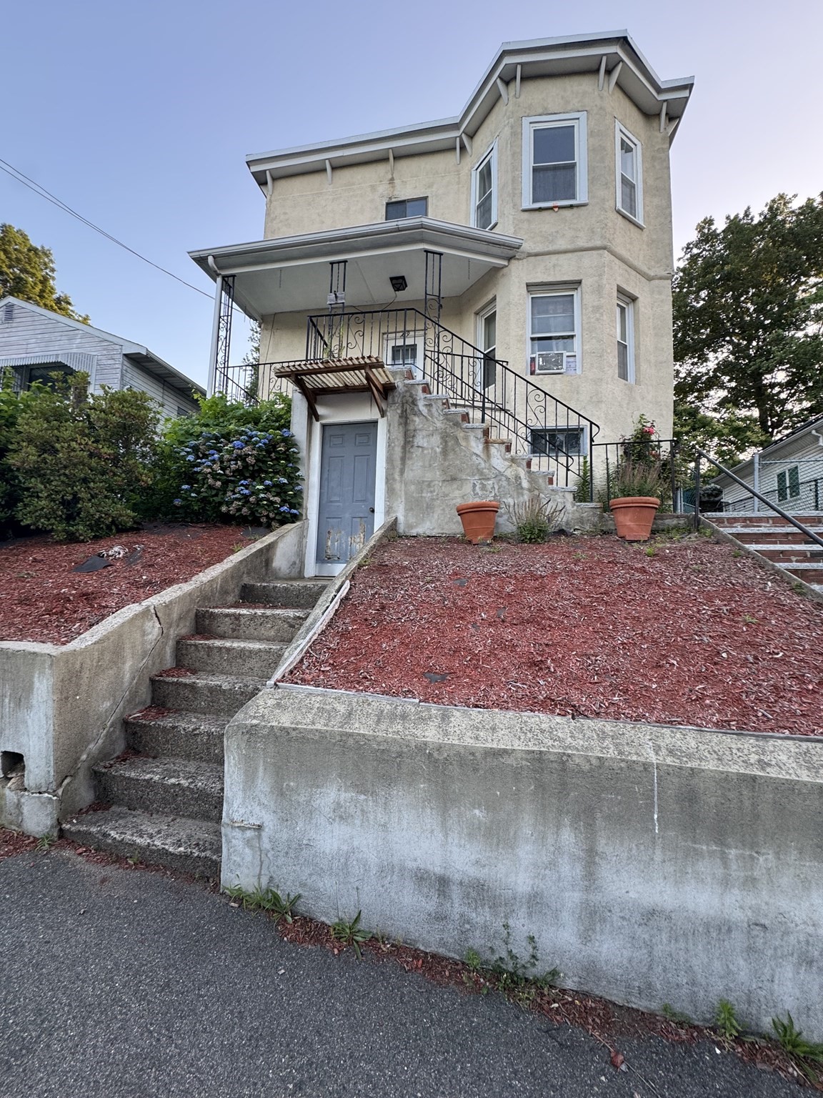 109 Arnold St, Revere, MA 02151