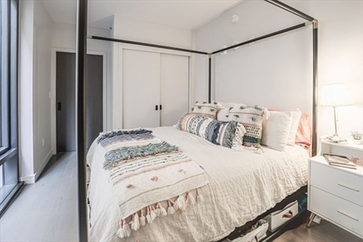 55 Lagrange, Apt 707