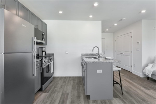 585 Essex St, Apt 603