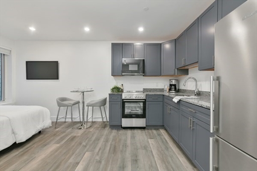 585 Essex St, Apt 724