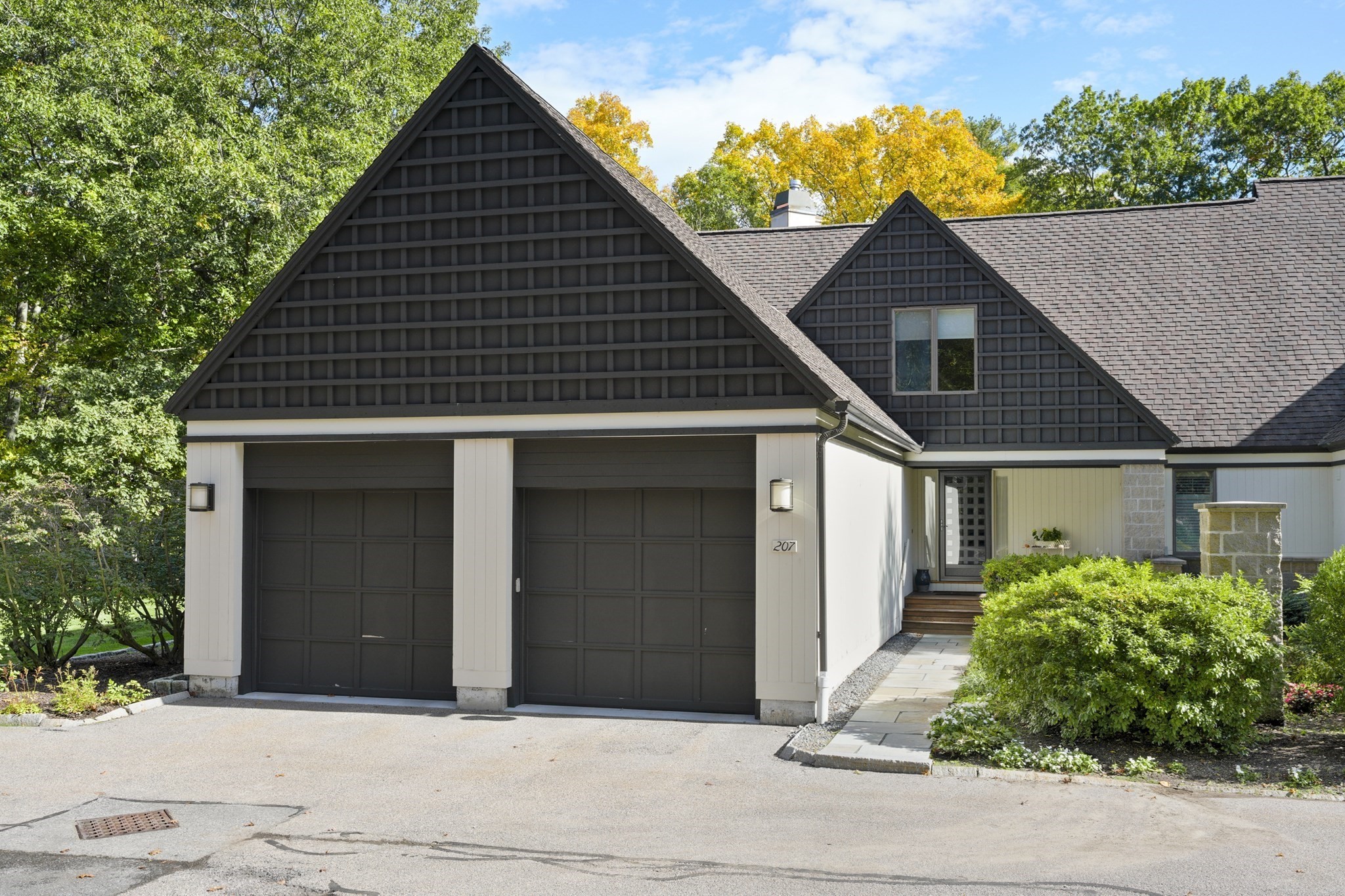 207 Nahanton Street Unit 207, Newton, MA 02459