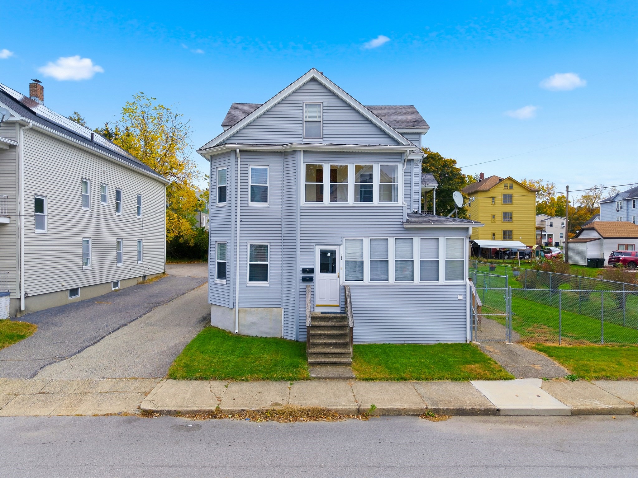 31 Whitcomb St, Webster, MA 01570