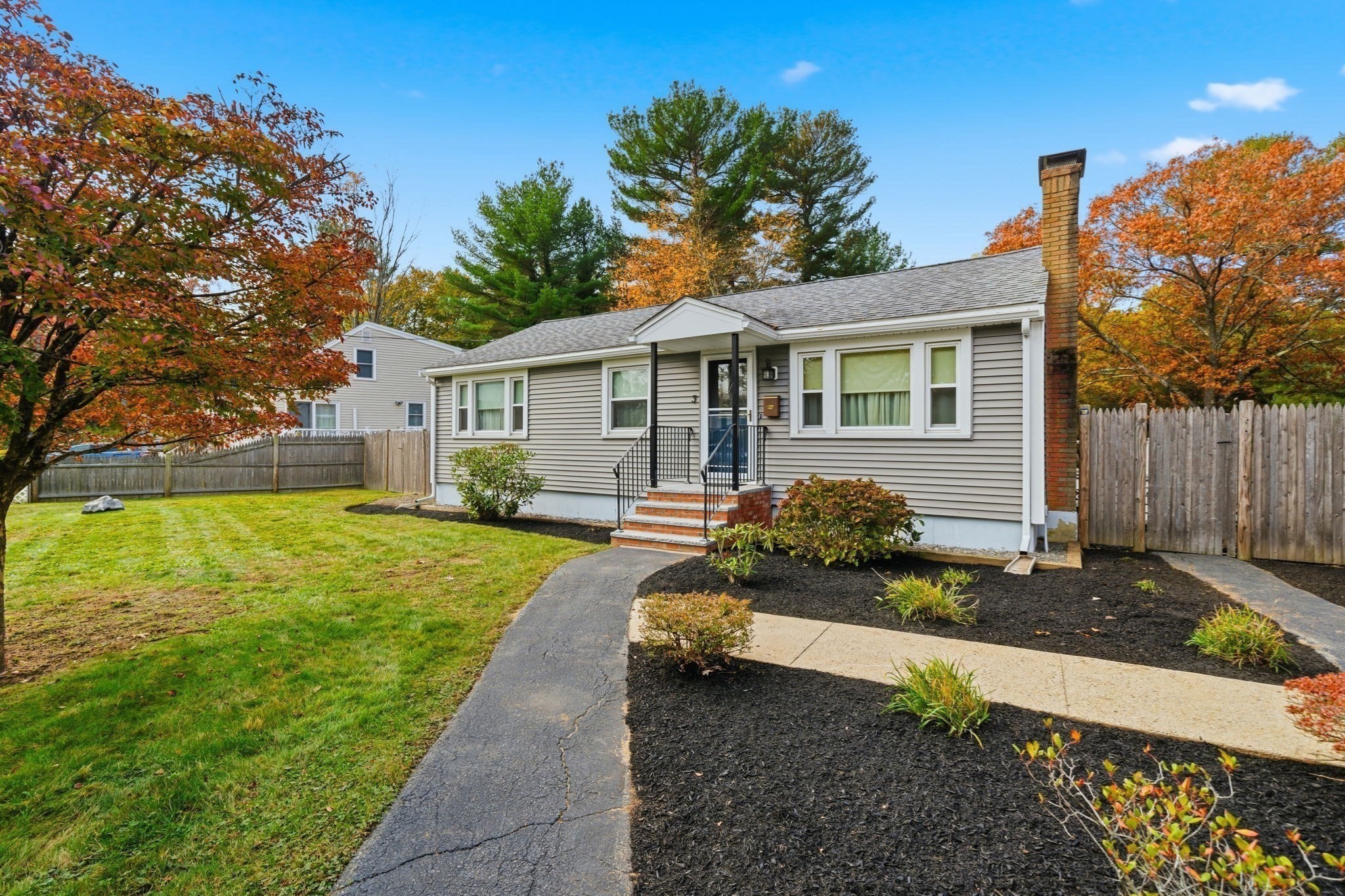 3 Bradford Rd, Reading, MA 01867