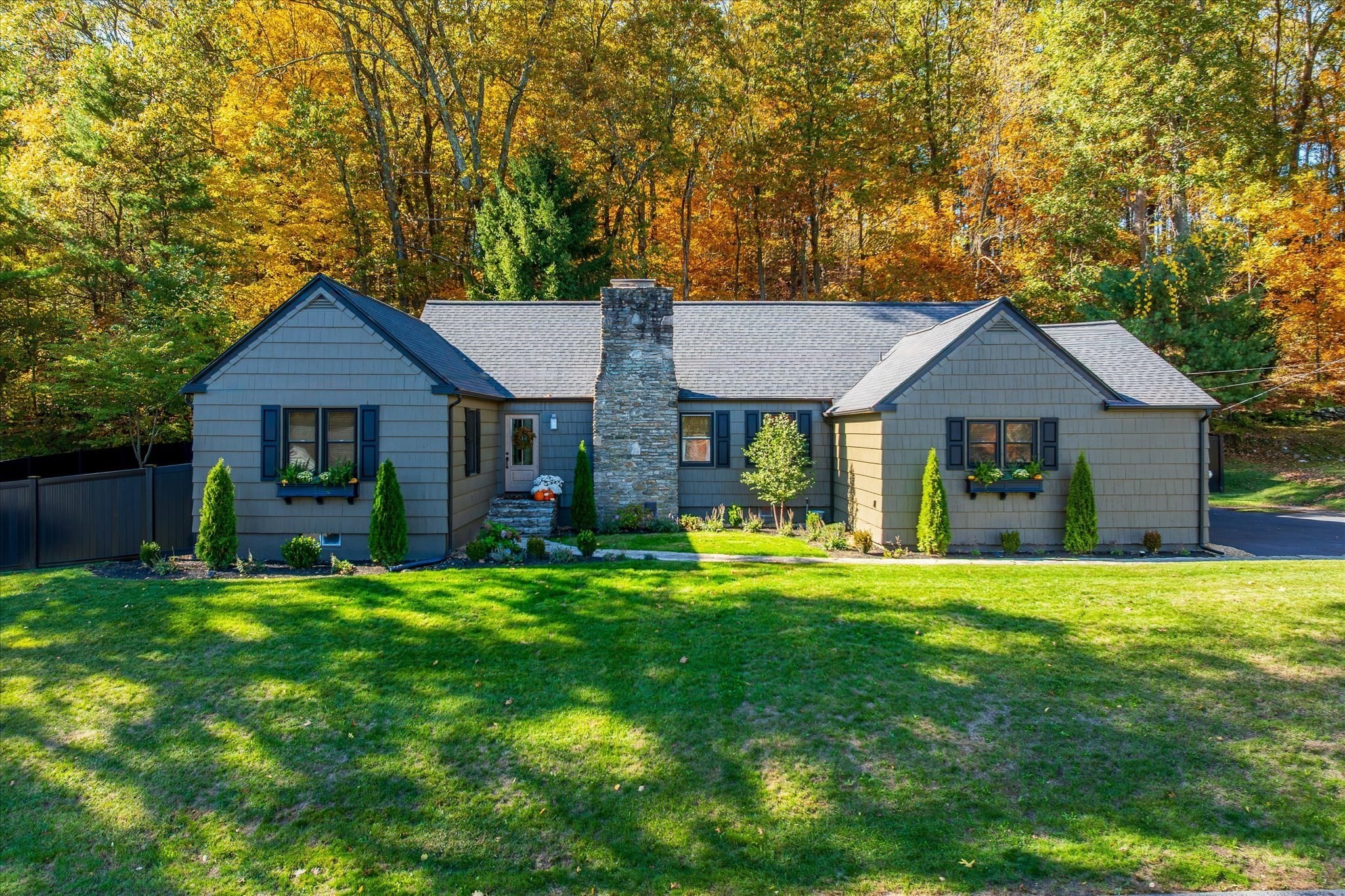 21 Linda Ave, Auburn, MA 01501