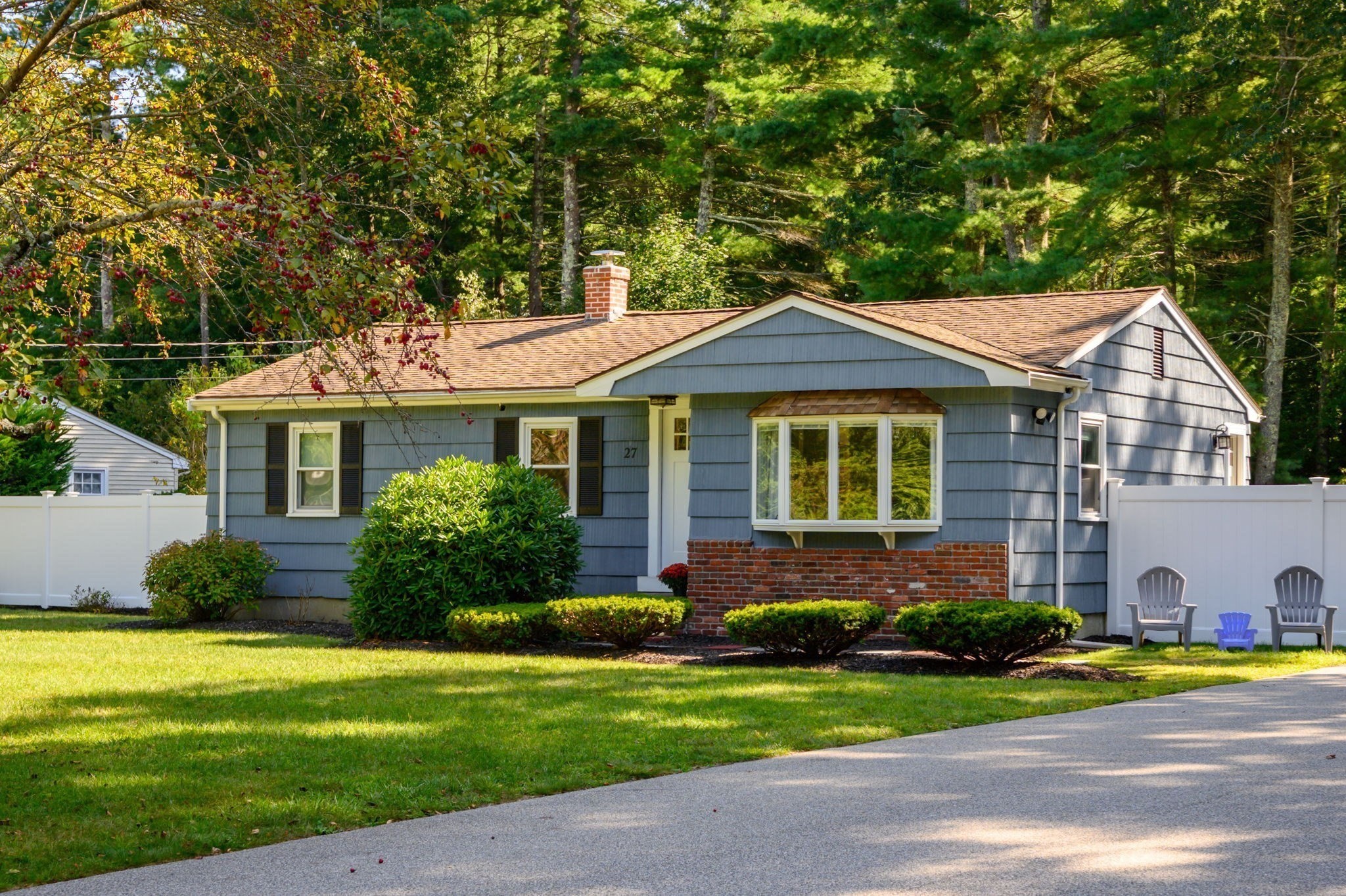 27 Chestnut Rd, Pembroke, MA 02359