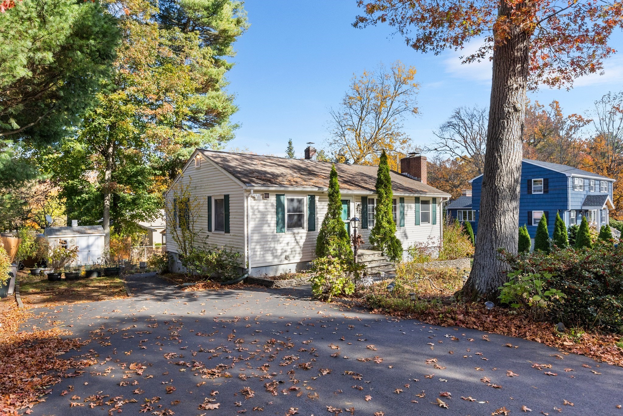 20 Lantern Ln, Burlington, MA 01803