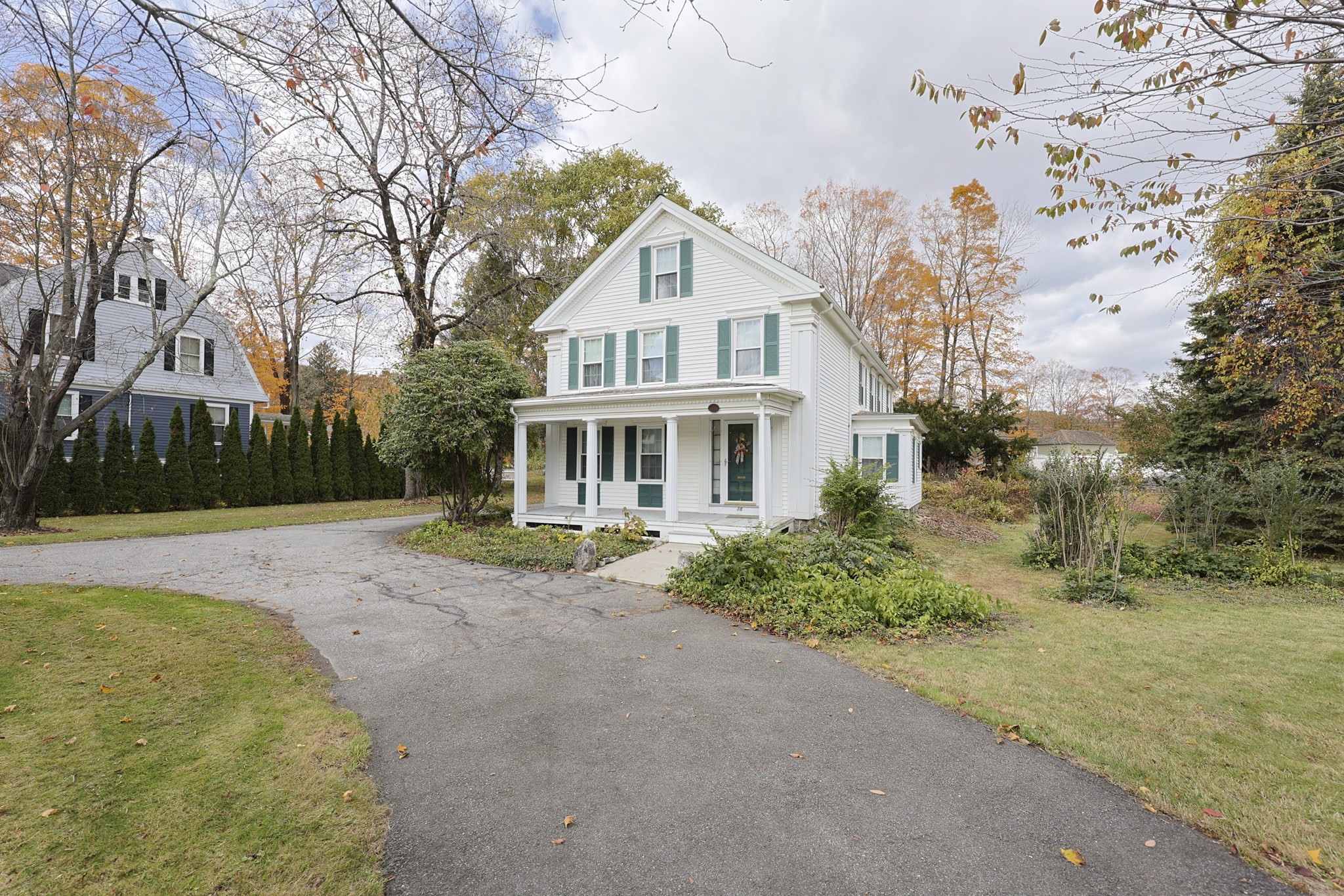 38 W Main St, Millbury, MA 01527