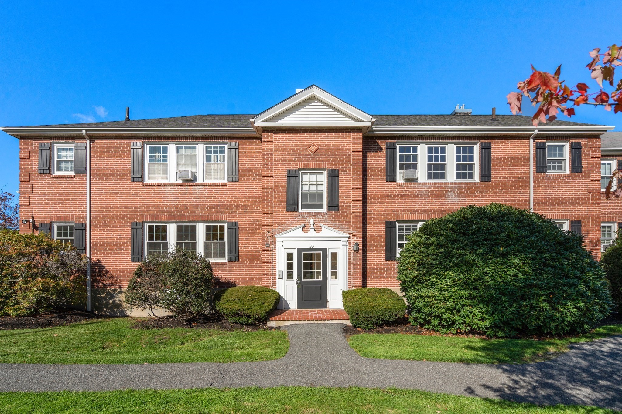 33 Hammond Pond Pkwy Unit 2, Newton, MA 02467