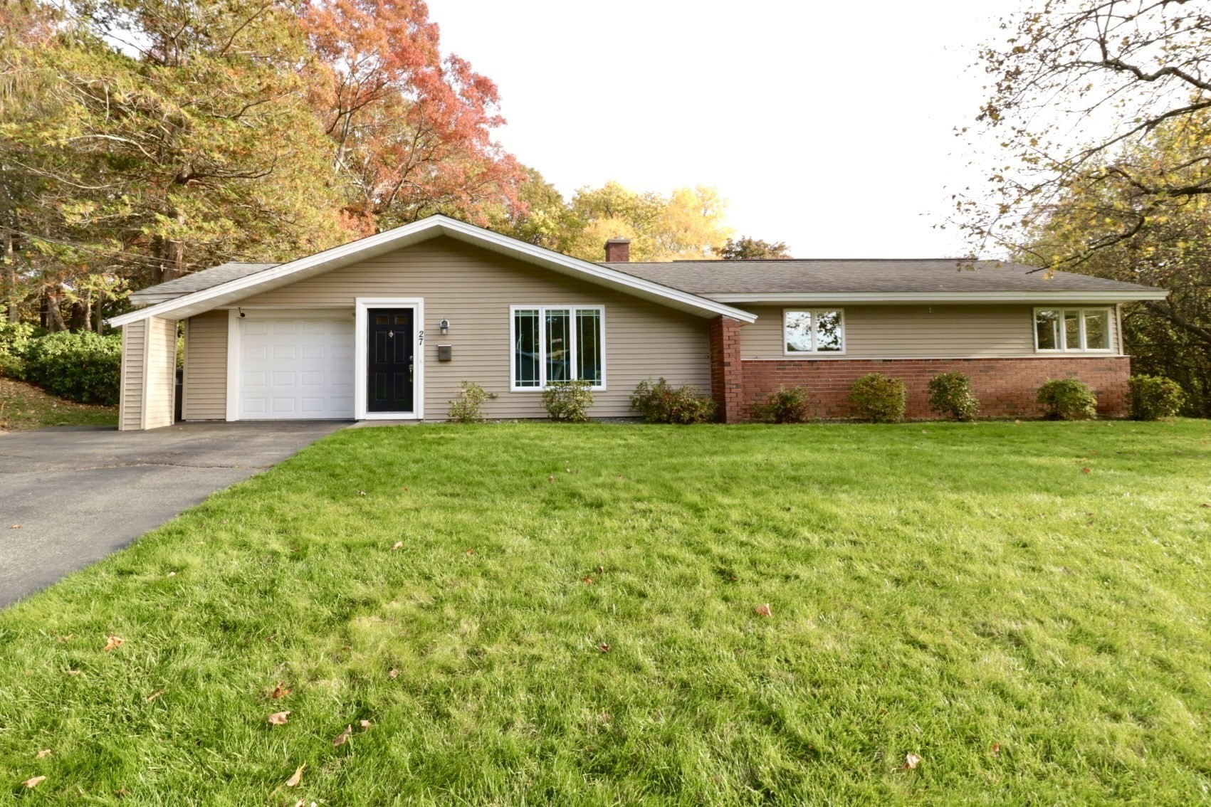 27 Sloane Dr., Framingham, MA 01701