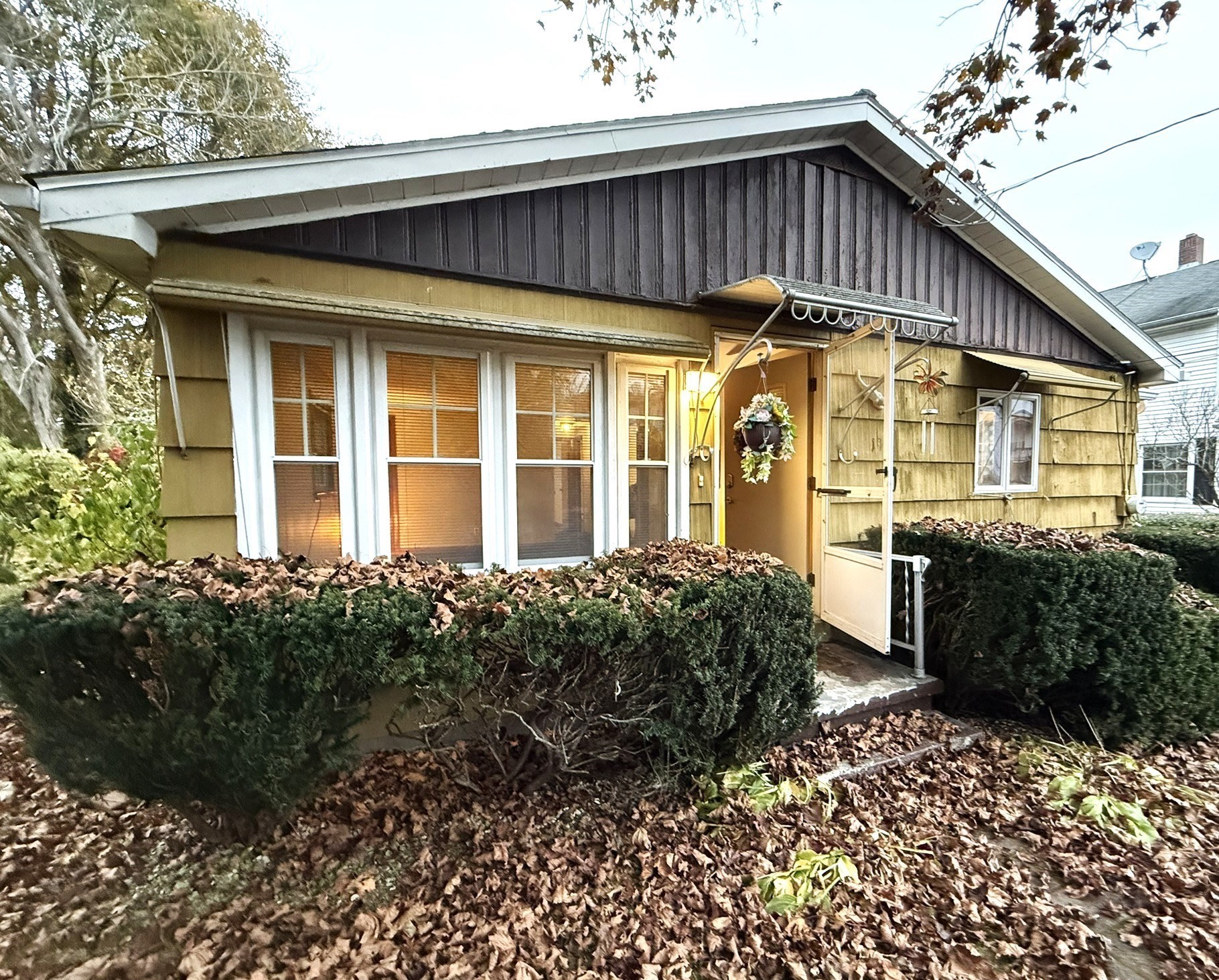 19 First St, Webster, MA 01570