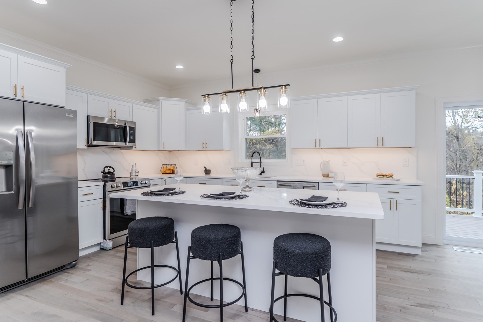 135 Thompson St, Palmer, MA 01069 - Image 1