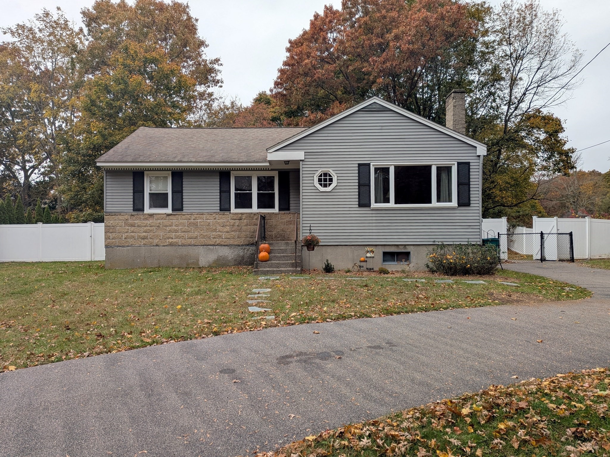 293 Pike Ave, Attleboro, MA 02703